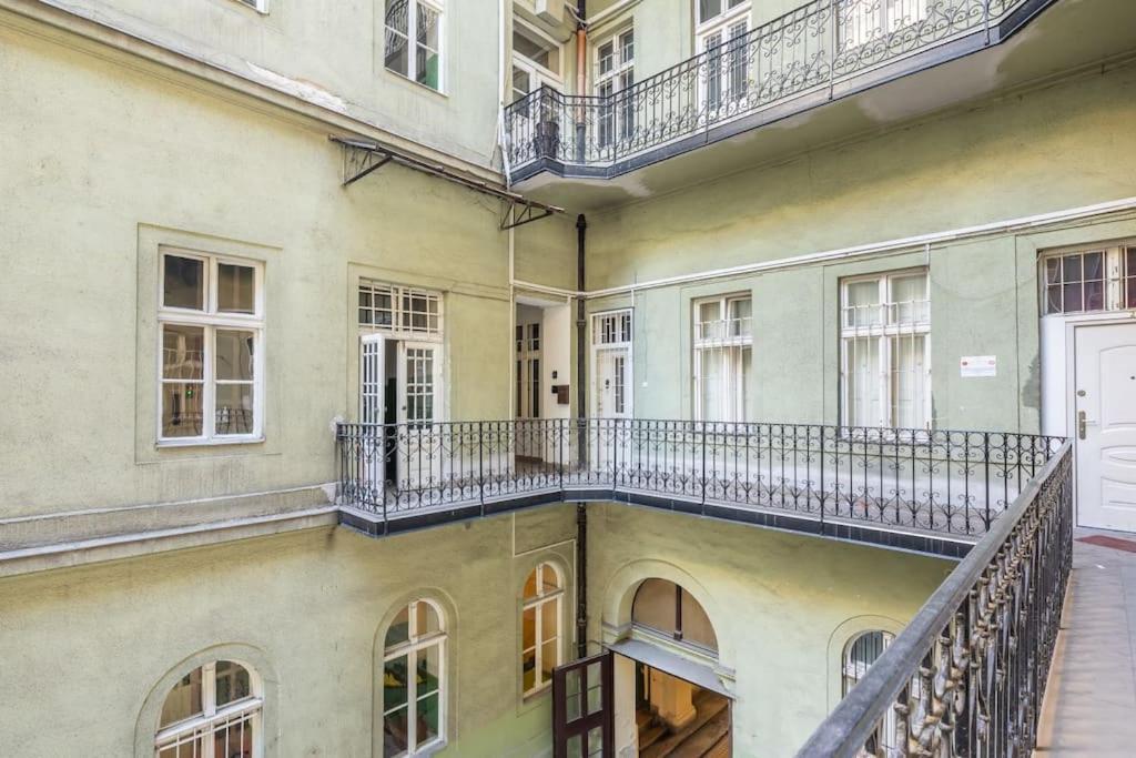 Jozsef-Corvin Central Budapeşte Dış mekan fotoğraf