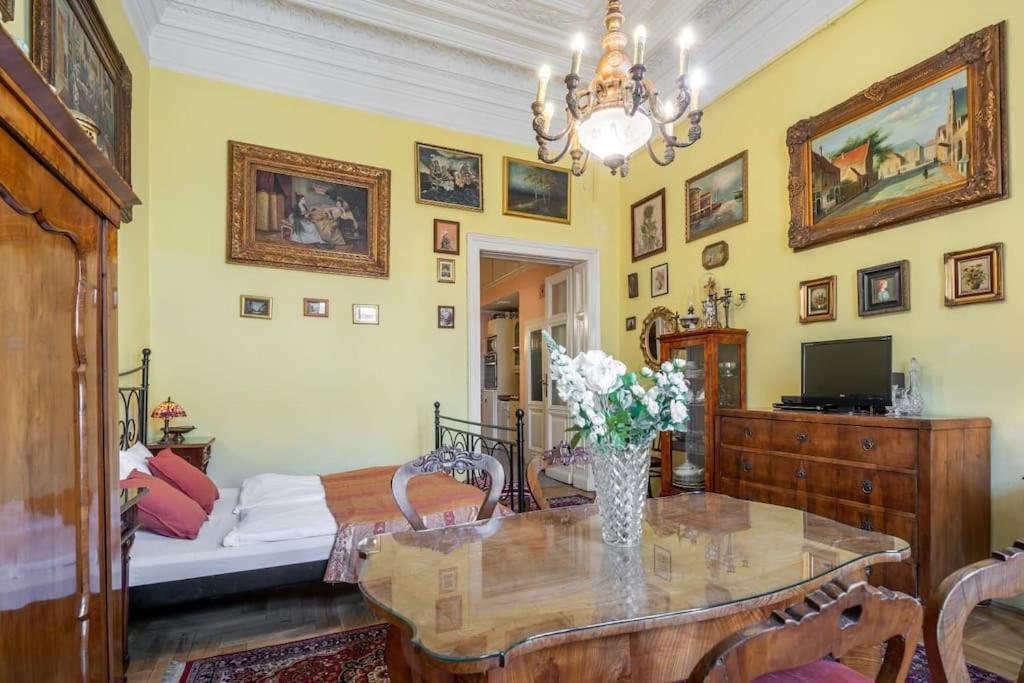 Jozsef-Corvin Central Budapeşte Dış mekan fotoğraf